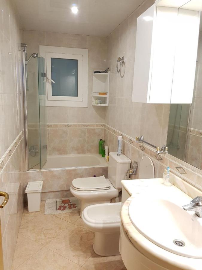 Habitacion En Piso Compartido Cerca Del Camp Nou Оспиталет де Лобрегат Екстериор снимка