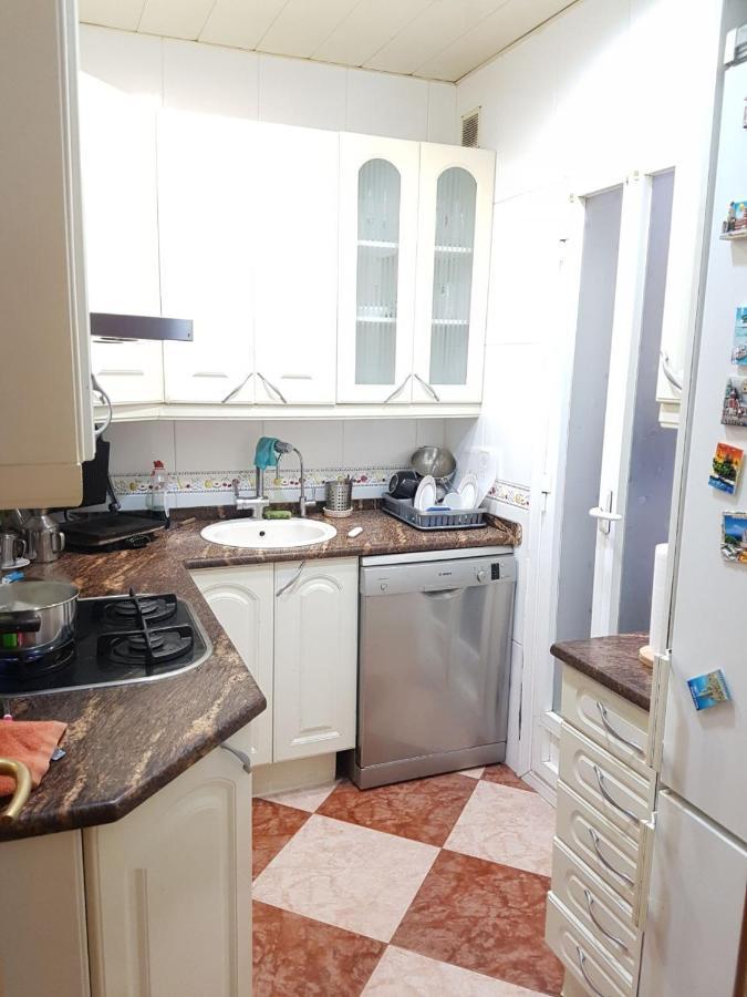 Habitacion En Piso Compartido Cerca Del Camp Nou Оспиталет де Лобрегат Екстериор снимка